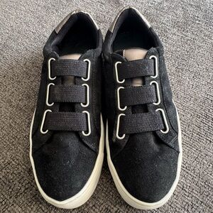 Women’s Black Sneakers The Flexx, Size 6